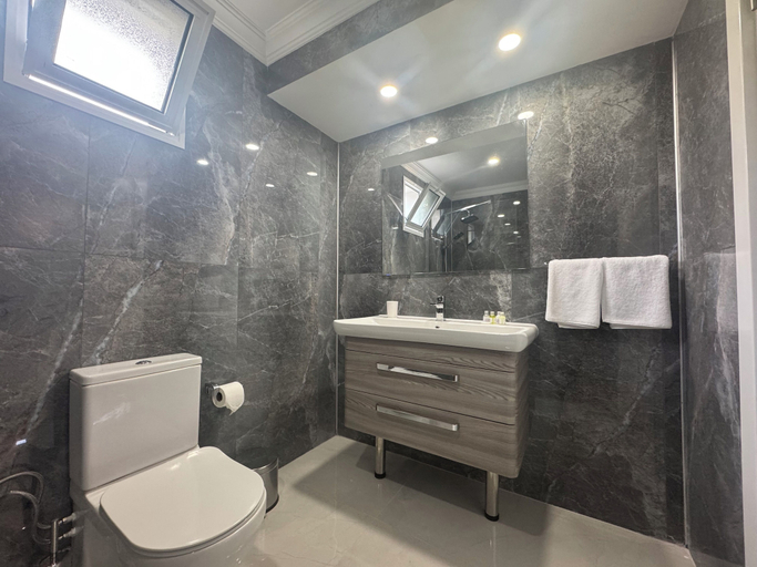 Bathroom 3, santoria village