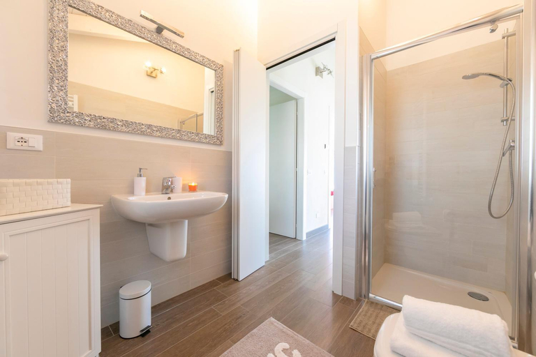 Bathroom 5, Villa Il Gelsomino Bellavista in Lake Maggiore - Happy Rentals, Varese