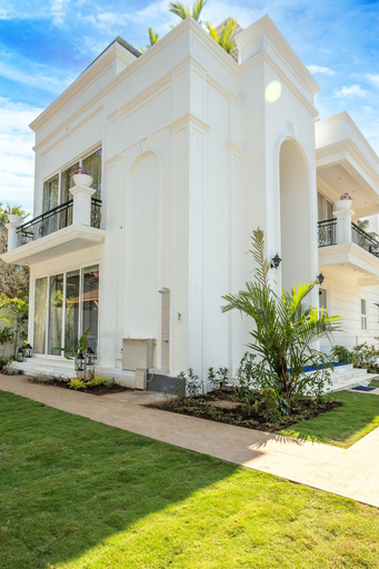 Exterior, ELIVAAS Fernweh 4 BHK with Pool, North Goa