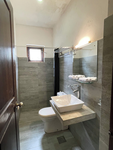 Bathroom 4, The Villa in Lavinia, Dehiwala-Mount Lavinia