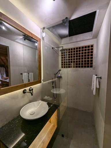 Bathroom 5, Ceylon Canopy, Dickwella