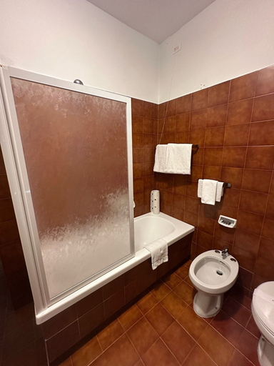 Bathroom 5, Grand Hotel Londra, Imperia