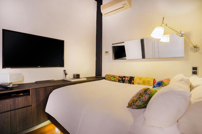 Others 5, The Daulat, Singapore