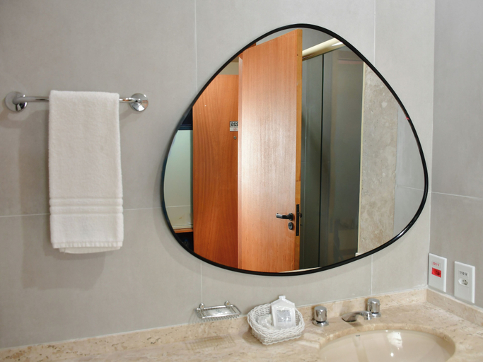 Bathroom 4, Giorni Hotel Boulevard, Resende
