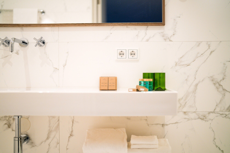 Bathroom 5, Hotel Restaurant Valuas, Venlo
