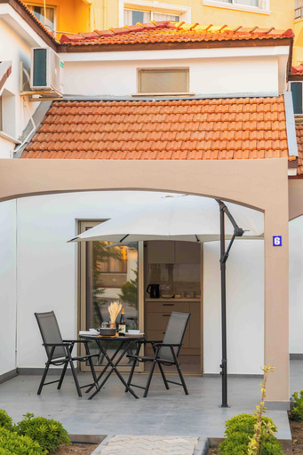 Outdoor dining 3, Row 7 Holiday Homes