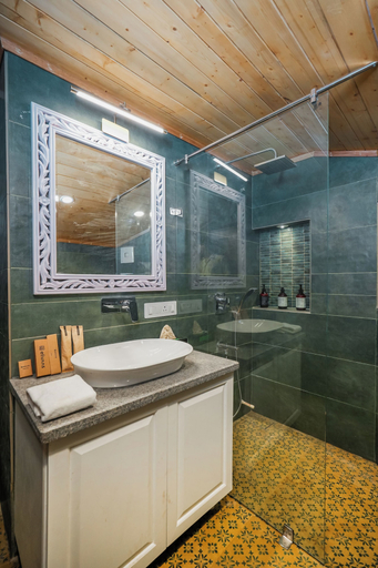 Bathroom 3, Konifer Villas By ELIVAAS, Solan
