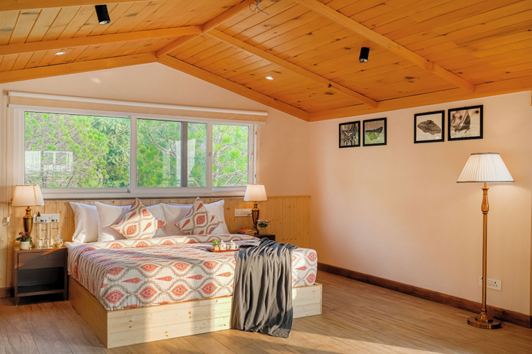 Room 5, Elivaas Konifer Greyvine Hillside 9 BHK, Solan