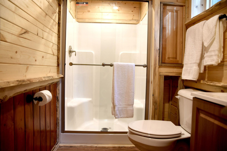 Bathroom 3, Gateway Inn, Pierce