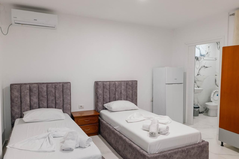 Room 3, Vila Myrtaj, Sarandës