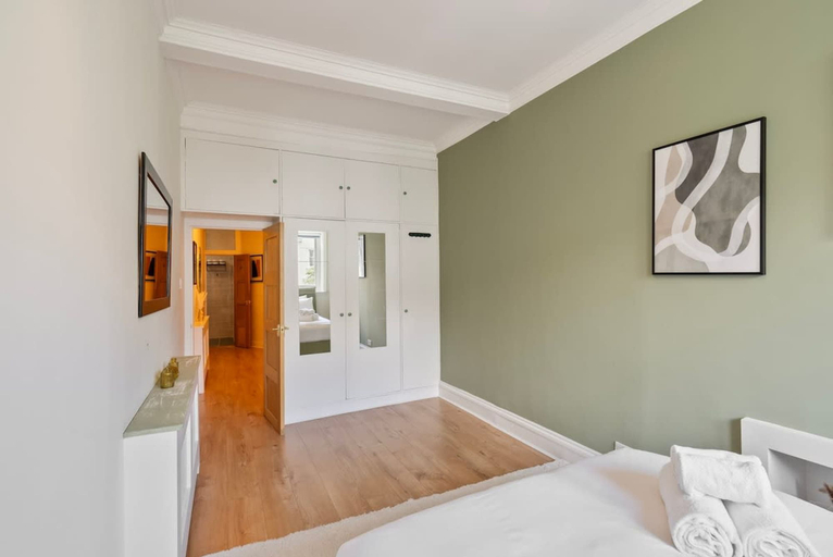 Room 3, Modern Elegance in Paddington, London