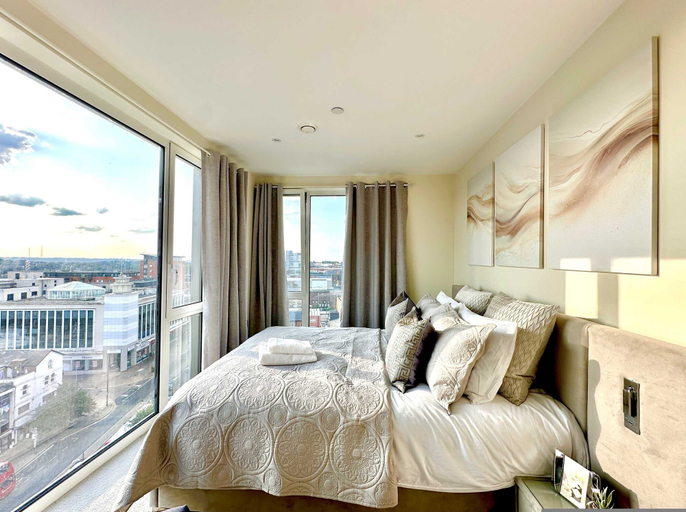 Room 2, Contemporary Bromley Penthouse With Balcony, London