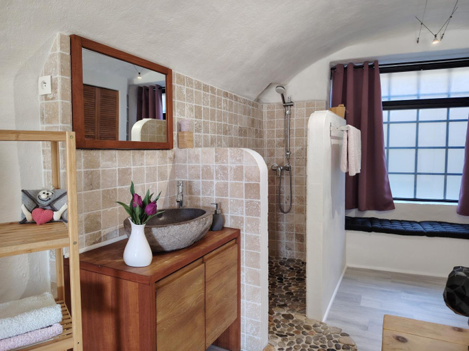 Bathroom, L'ACCALMIE, Gard