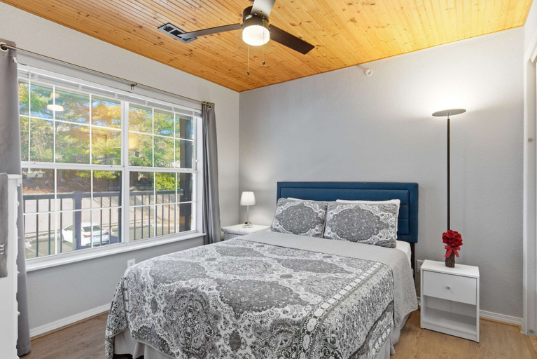 Room 4, Branson Breeze Escape, Taney