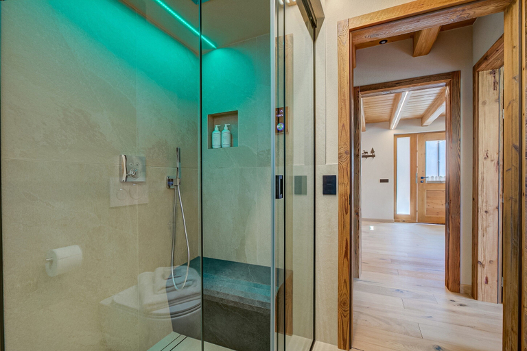 Bathroom 5, Belfiore, Sondrio