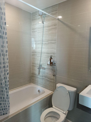 Bathroom 4, 8 Newtown Boulevard, Lapu-Lapu City