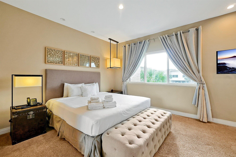 Room 4, Spacious Luxury 4BR Suite Near Disney, Osceola