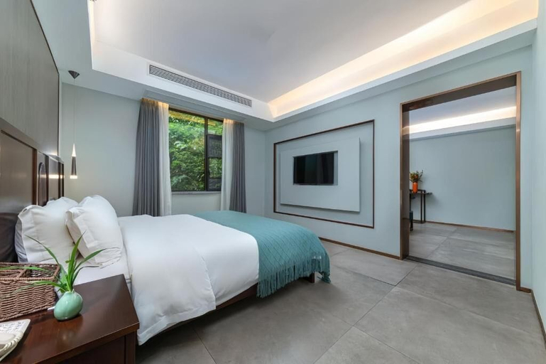 Room 5, Serene Peaks Courtyard, Xiangxi Tujia and Miao