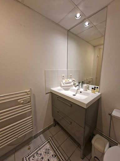 Bathroom 4, Sejours & Affaires La Rochelle Les Minimes, Charente-Maritime