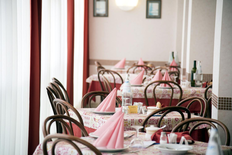 Food & Drinks 5, Hotel Seven, Rimini