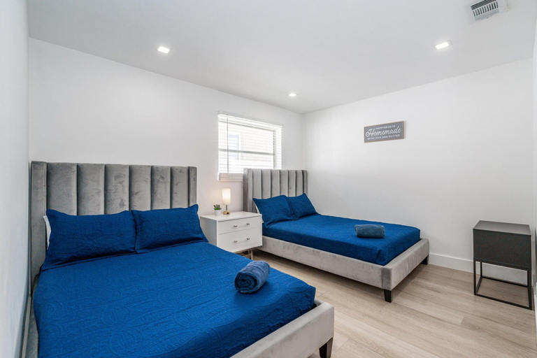 Room 3, Fox Nest in Fort Lauderdale, Broward