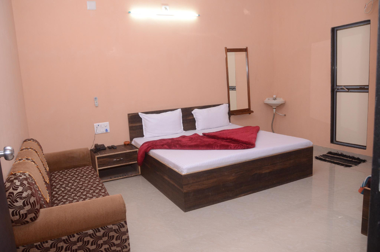 Bedroom 3, HOTEL YADUNANDAN ROOMS AND RESTAURANT, Amreli