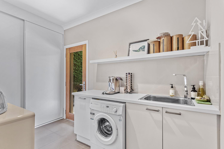 Others 2, Private coastal getaway Corlette, Port Stephens