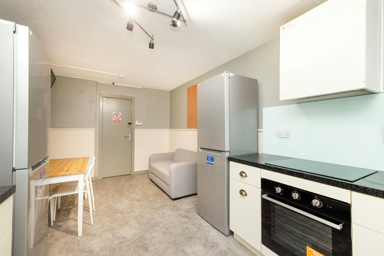 Private kitchen 4, Meadow Court Apartments, Edinburgh
