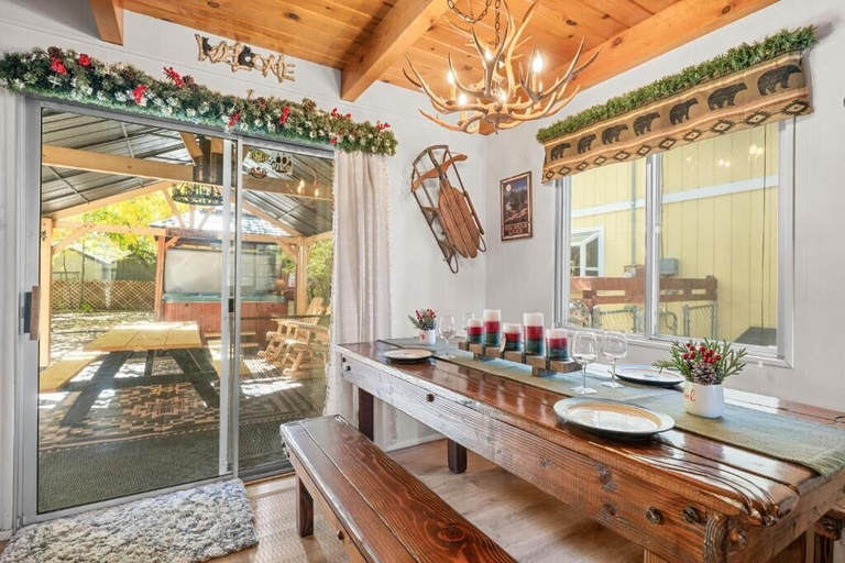Dining 3, Peregrine Chalet, San Bernardino