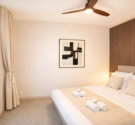 Bedroom 3, 5492 Bac, Paris