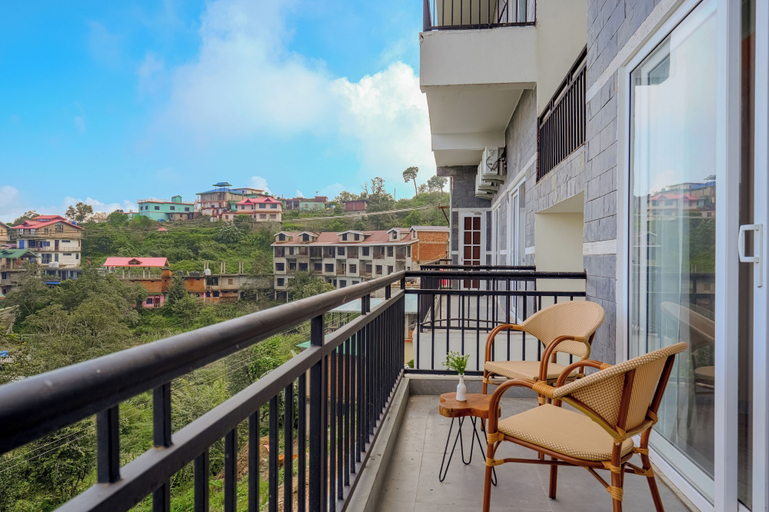 Property grounds 2, Alaya stay Dochi 4BHK apt with Hill View, Solan
