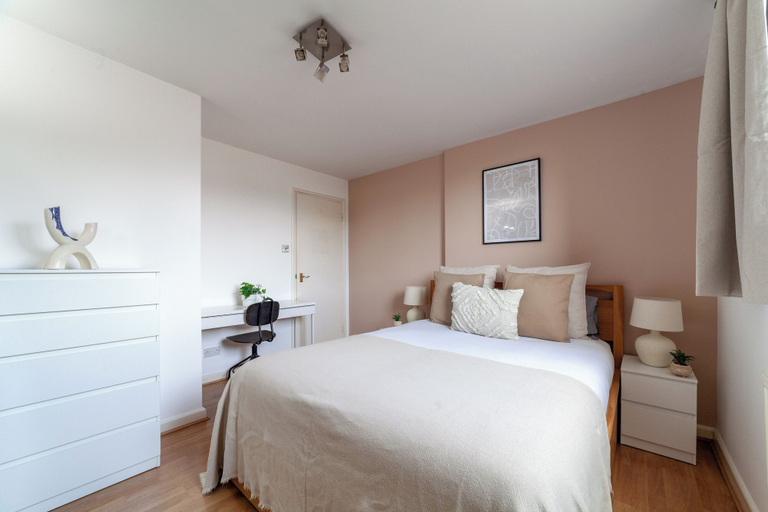 Bedroom 3, The St Khatarine's Flat, London