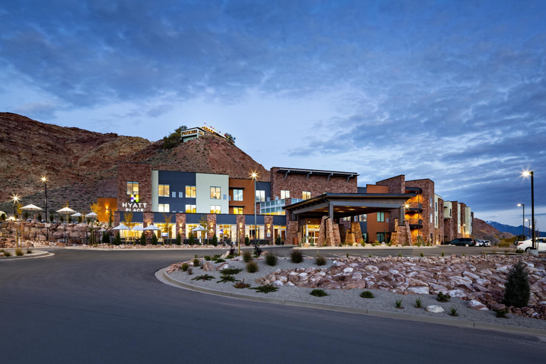 Exterior & Views