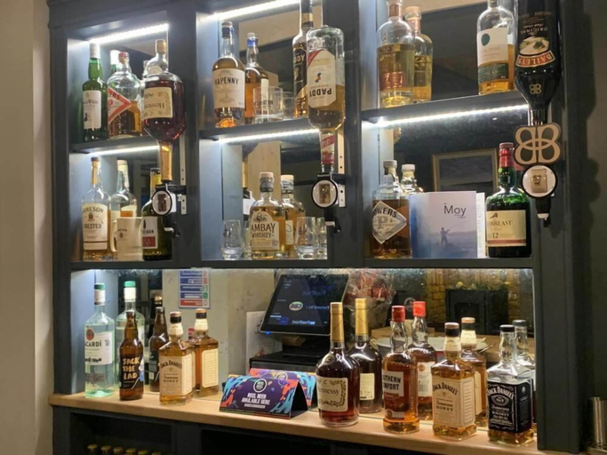 Food & Drinks 5, Moy Hotel