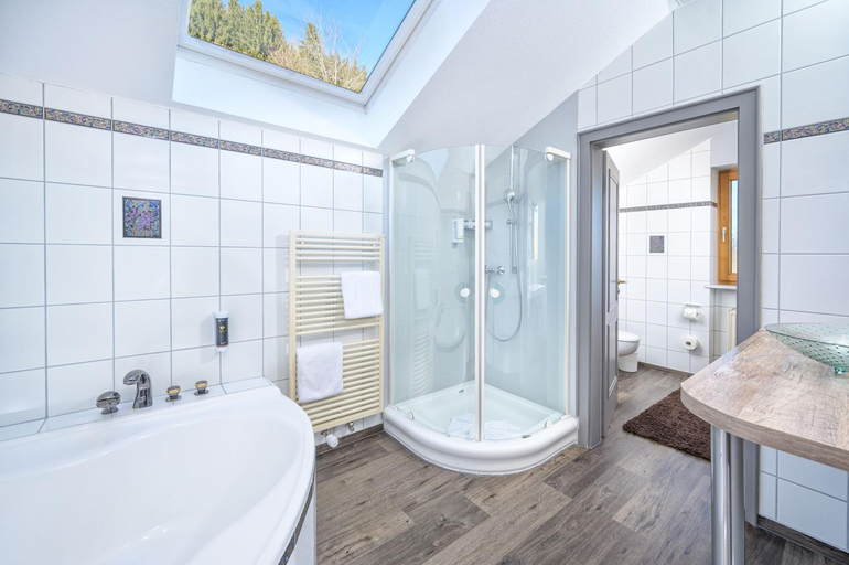 Bathroom 2, Allgauer Panoramahotel, Oberallgäu