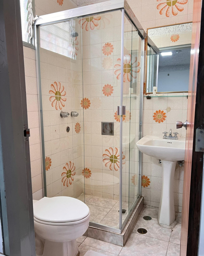 Bathroom 5, Hotel Grand Galaxie, Libertador