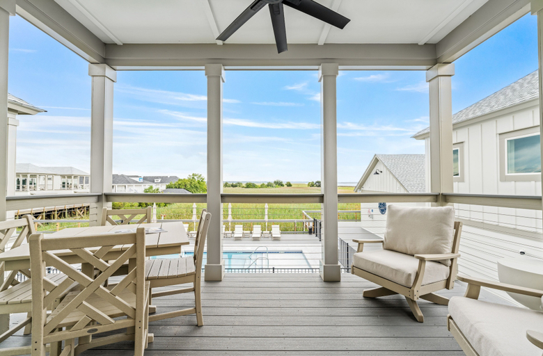 Outdoor dining 2, Winyah Bay Club, Georgetown