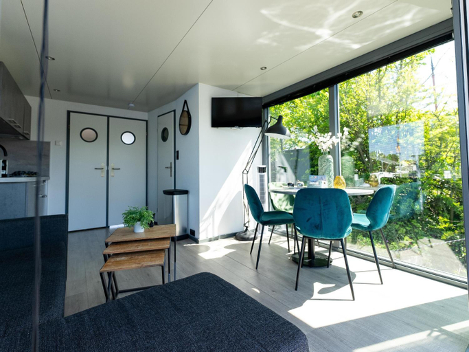 Facilities 5, Houseboat in Heeg with Stunning Marina Views, Wymbritseradiel