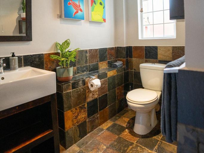 Bathroom, Cactusberry Guesthouse, City of Cape Town