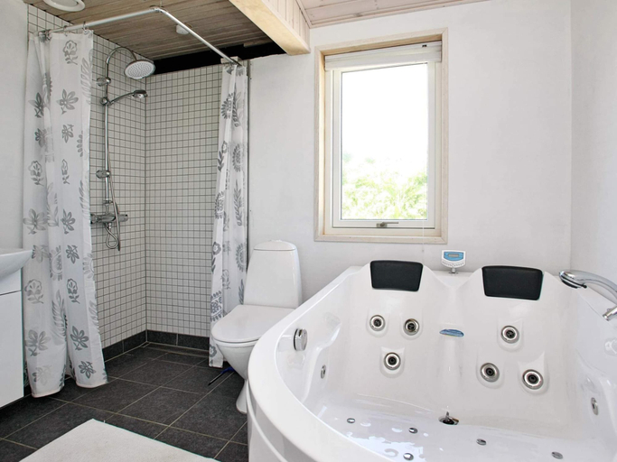 Bathroom 3, 4 Star Holiday Home in Lokken, Hjørring