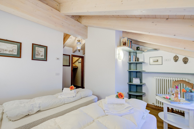 Room 1, Chalet Charmant, Sondrio
