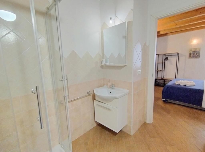 Bathroom 5, HOLMANN SUITE ROOMS, Olbia-Tempio