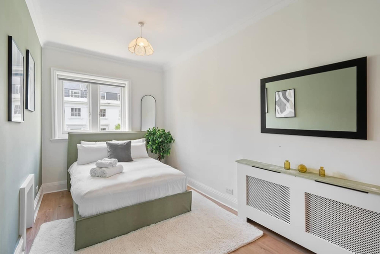 Room 2, Modern Elegance in Paddington, London