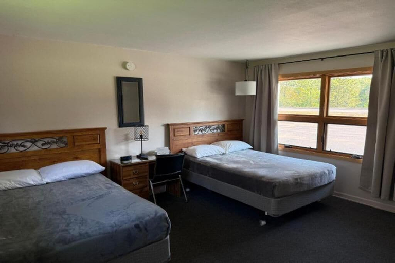 Room 3, Riverview Lodge, Chippewa