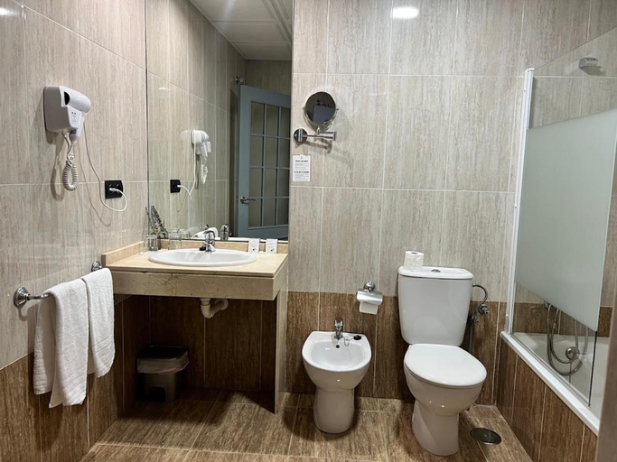 Bathroom 3, Hotel Pinomar, Cádiz