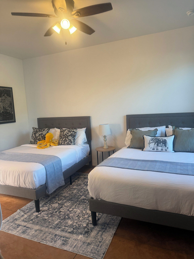 Room 2, Hotel Lindo, Pima