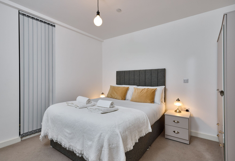 Room 5, Luxe Two-bedroom Haven, Manchester