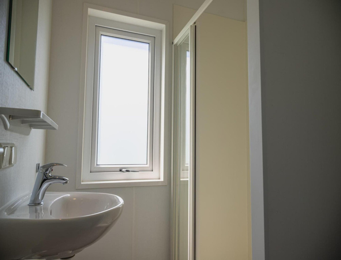 Bathroom, Luxurious Chalet, Situated in the Polder, Near Alkmaar, Graft-De Rijp