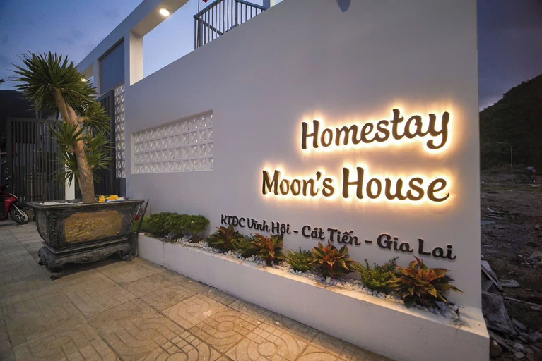 Exterior detail, Moon's House, Phù Cát