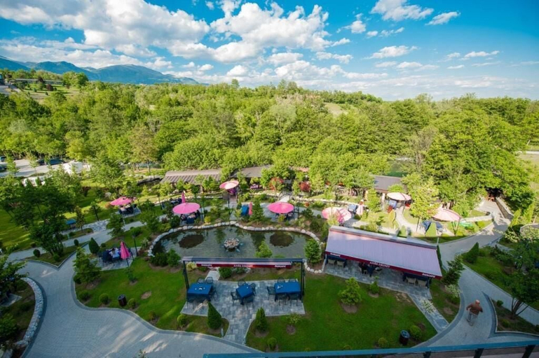 Property grounds, Resort Anës Drinit, Istok
